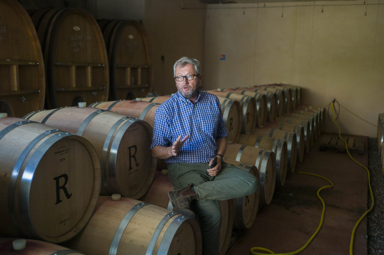 https://winemugs.com/wp-content/uploads/2019/10/domaine_rimauresq_L1005646_cru_classé_rosé_côtes_provence-1280x851.jpg