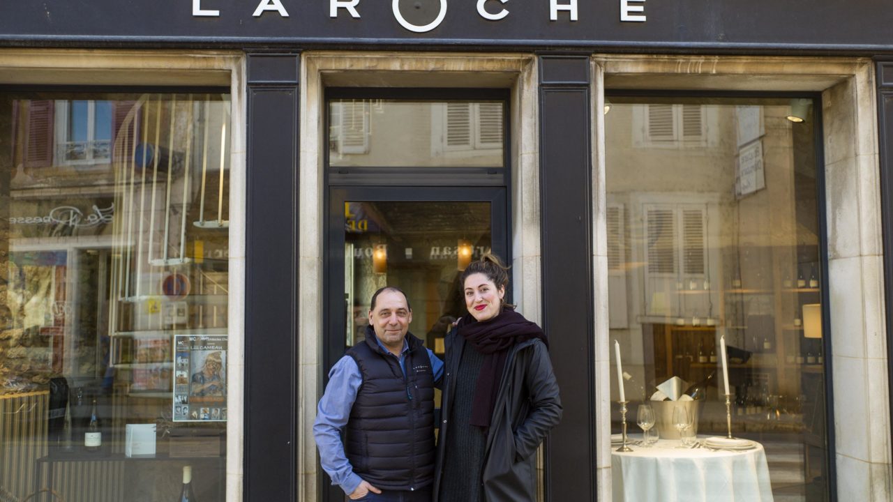 //winemugs.com/wp-content/uploads/2019/11/laroche_winemugs_Les_Beauroys_chablis_-1280x720.jpg