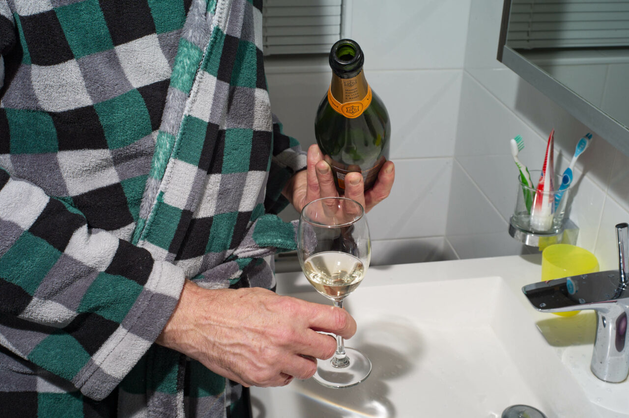 //winemugs.com/wp-content/uploads/2020/12/kerstwijn_wijnsnob_winemugs_veuve_clicquot-1280x852.jpg