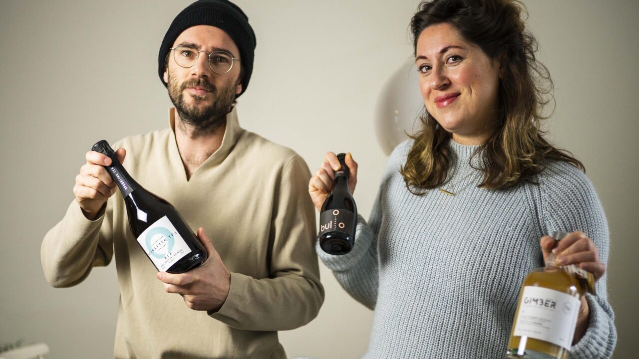 https://winemugs.com/wp-content/uploads/2020/12/winemugs_gimber_bla_bulo_copenhagen_sparklingtea_alcoholfree-1280x720.jpg